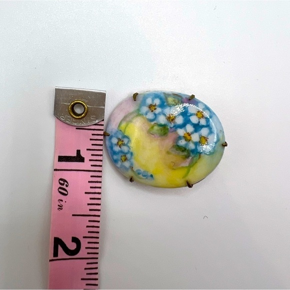 Vintage Hand Painted‎ Porcelain Floral Brass Back Brooch Pin - Picture 9 of 10